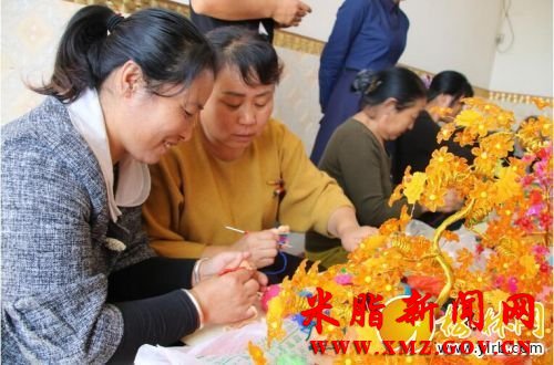 米脂县红秀手工艺品专业合作社帮助农村贫困妇女走向致富路